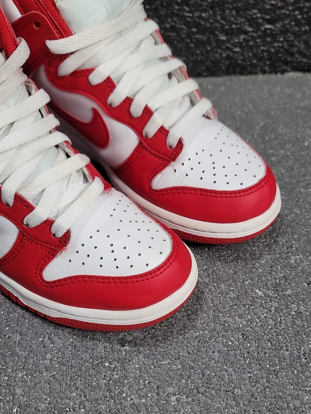 Nike Dunk High "University Red" Wmns 6 Great Condition, Ships Today - Picture 13 of 15